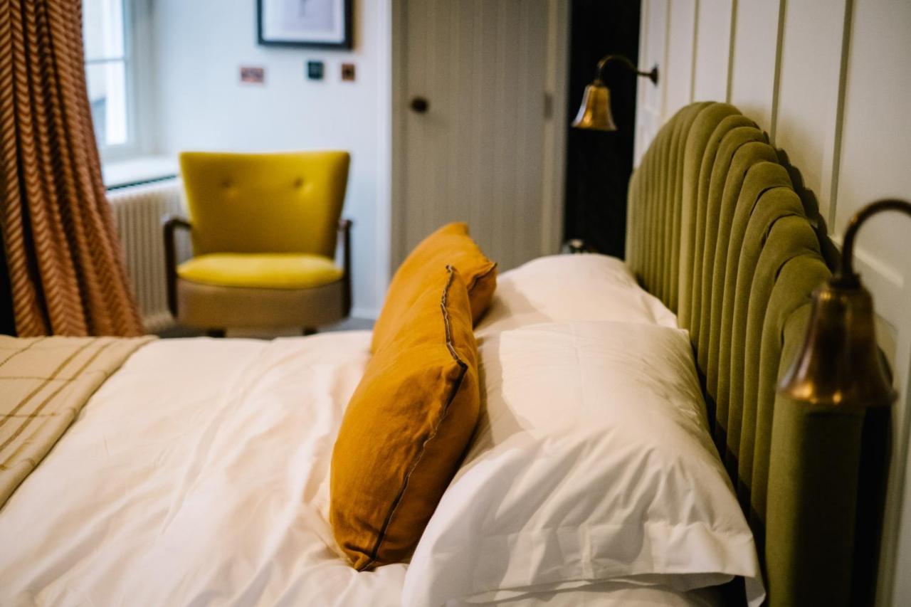 The White House Hotel Bowness-on-Windermere Exterior photo A bedroom at The Swan