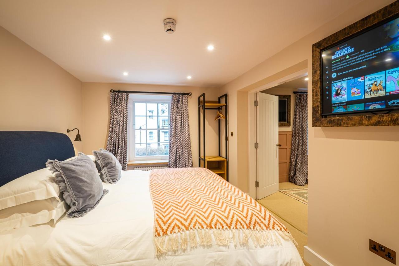 The White House Hotel Bowness-on-Windermere Exterior photo A bedroom at The Old Ship Hotel